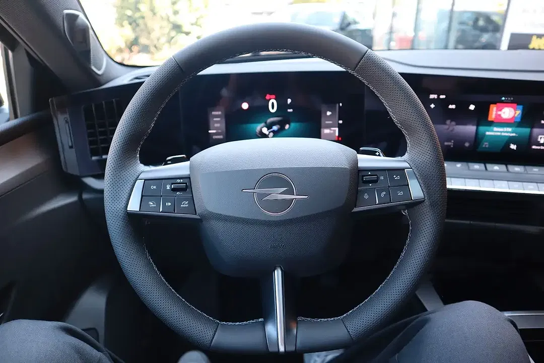 Opel Astra 1.2 Ultimate - Thumbnail 9