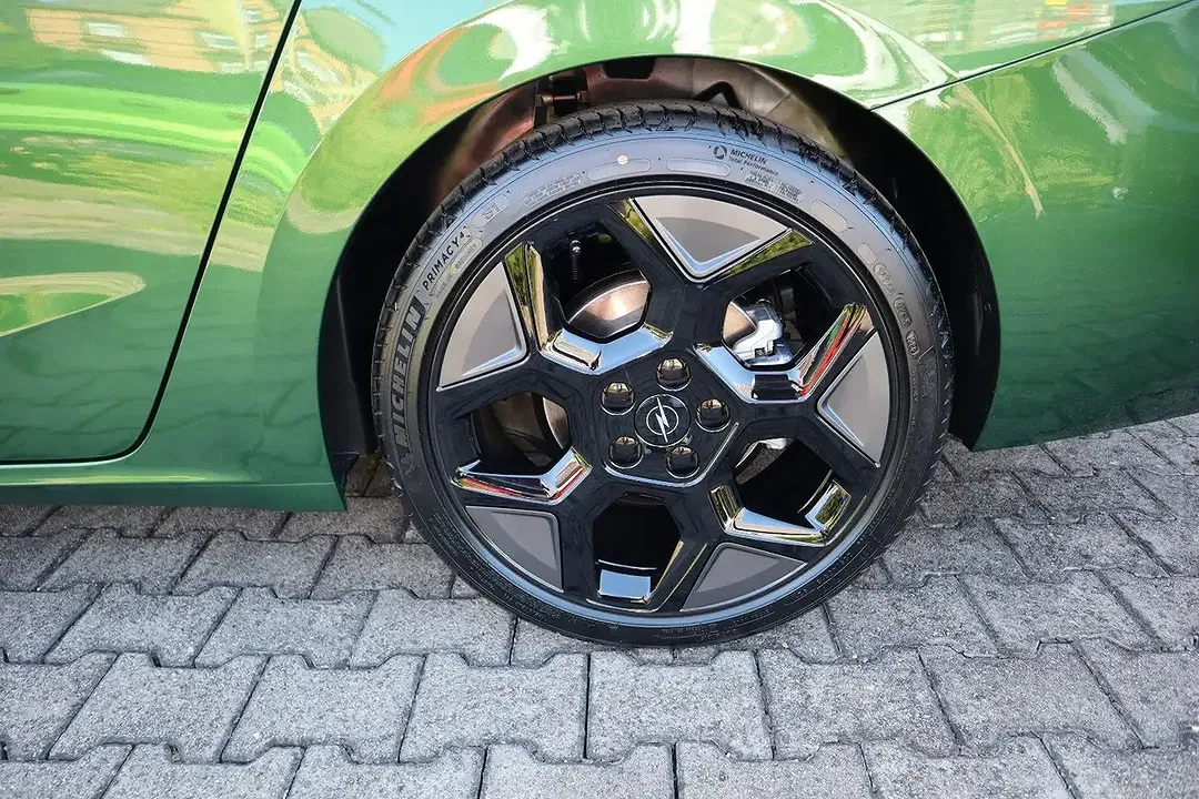 Opel Astra 1.2 Ultimate - Thumbnail 3