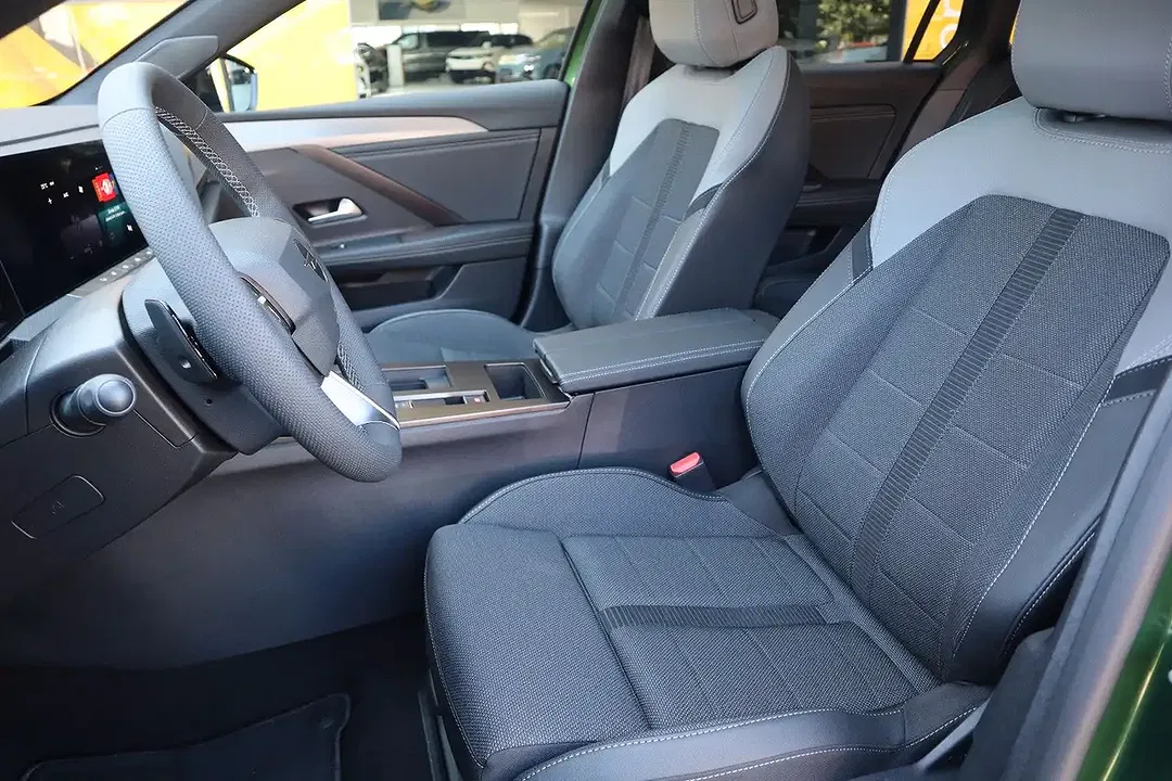 Opel Astra 1.2 Ultimate - Thumbnail 4
