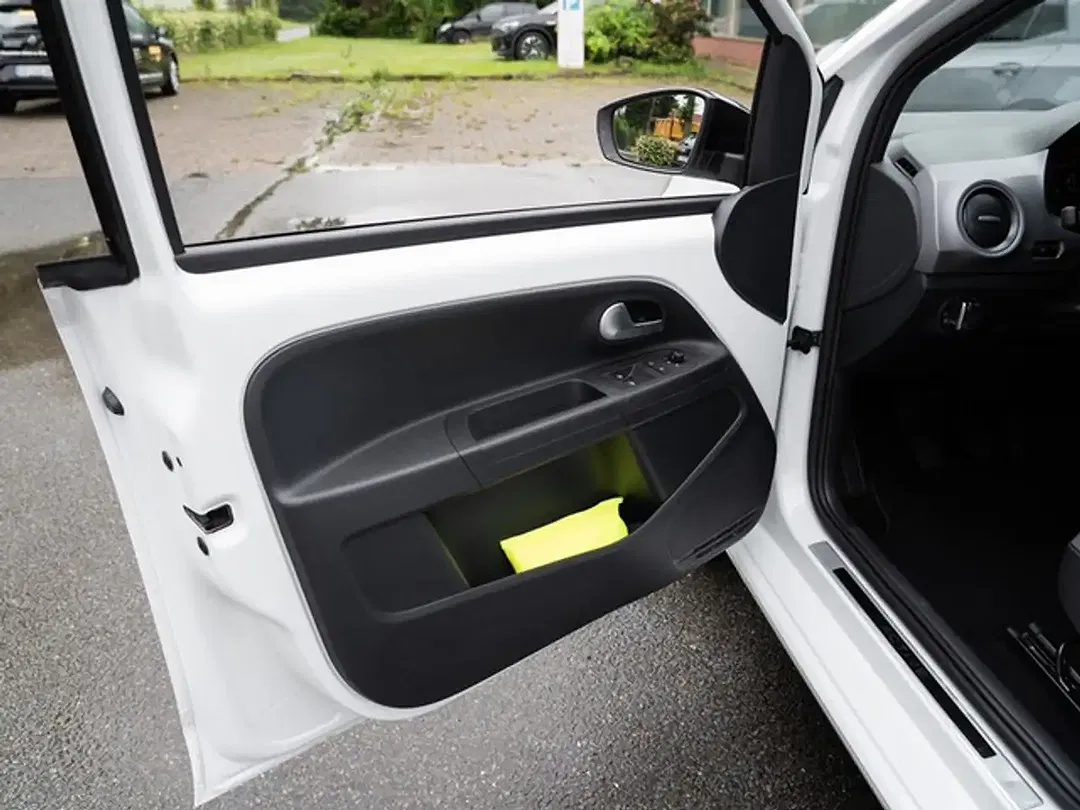 Volkswagen up! Active - Thumbnail 4