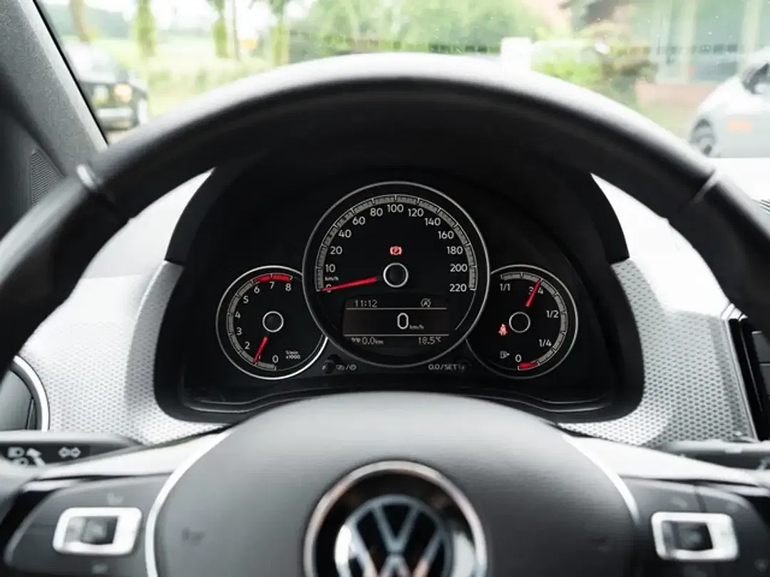 Volkswagen up! Active - Thumbnail 5
