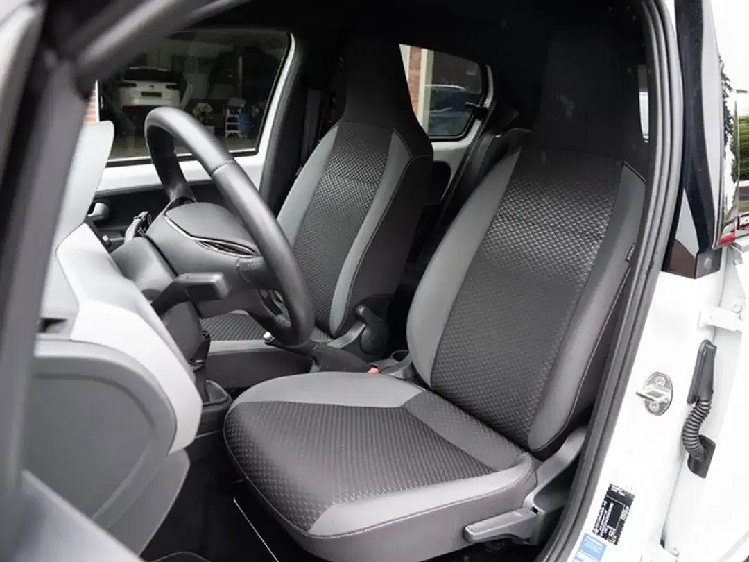 Volkswagen up! Active - Thumbnail 9