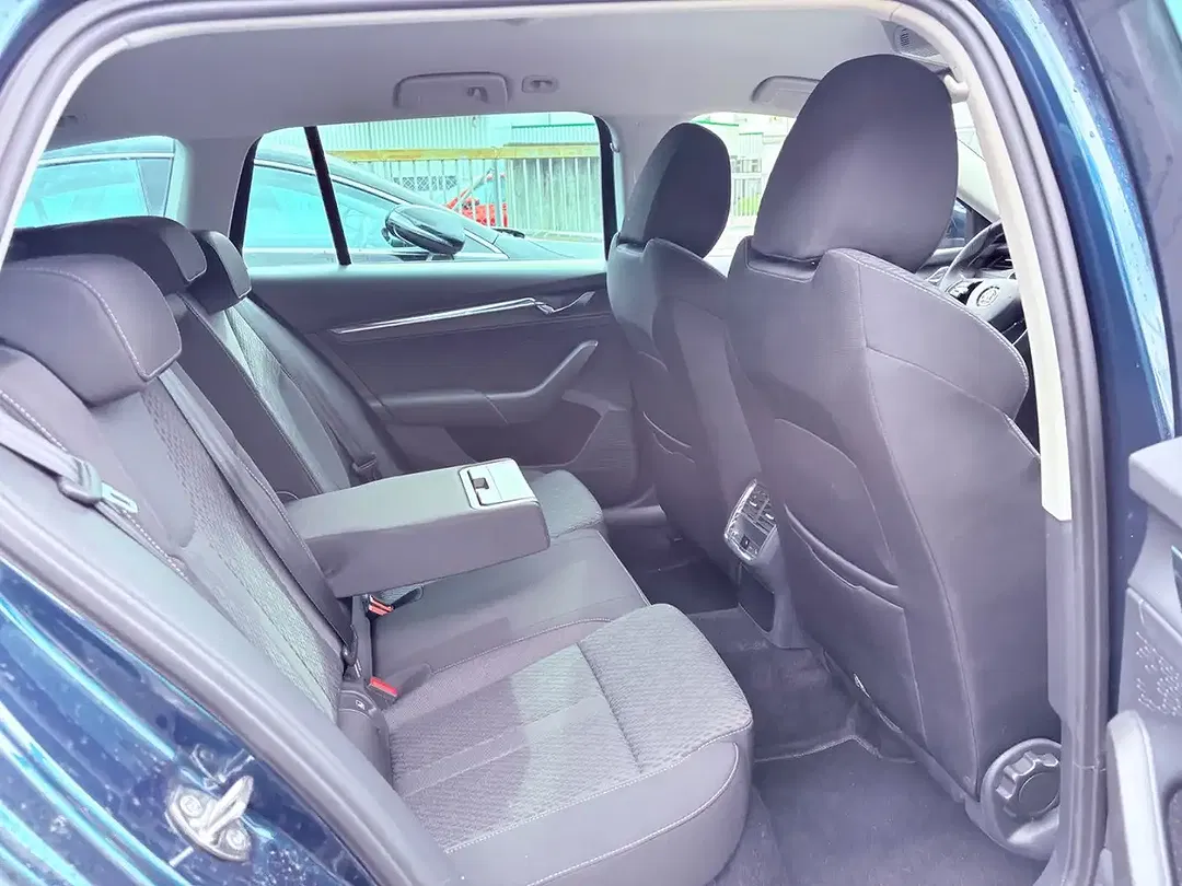 Skoda Octavia 2.0 TDI DSG Combi - Thumbnail 11