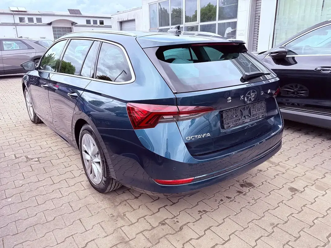Skoda Octavia 2.0 TDI DSG Combi - Thumbnail 3