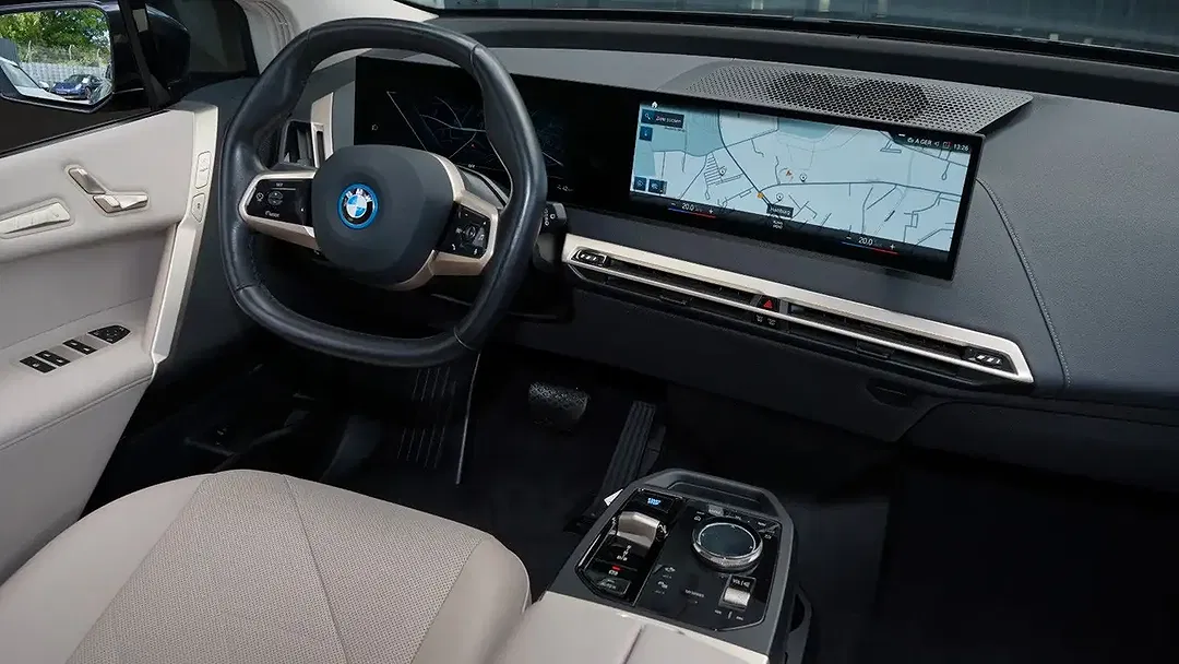 BMW iX xDrive - Thumbnail 3