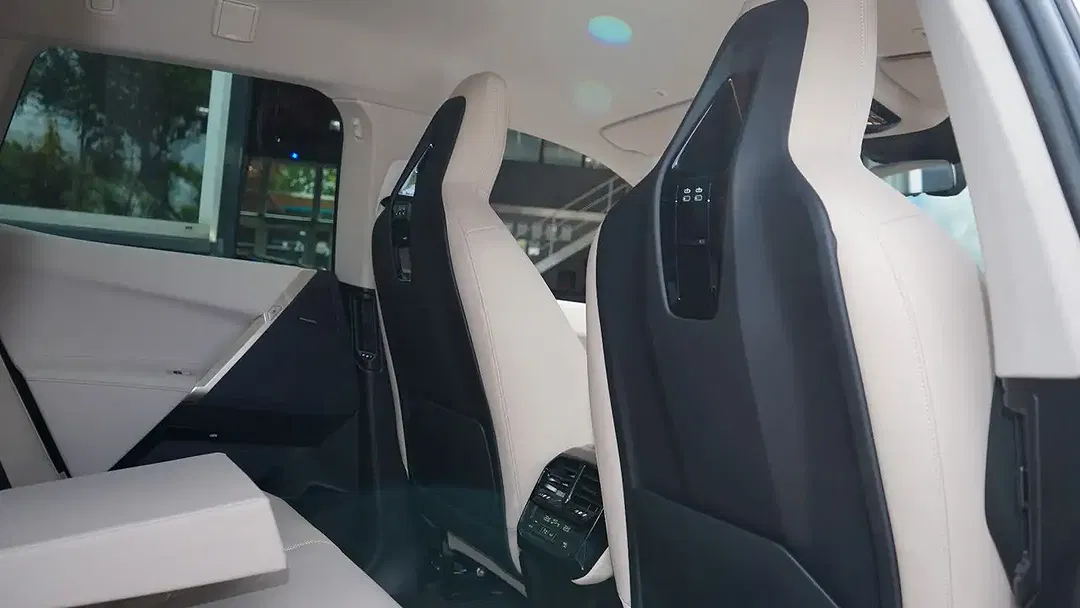 BMW iX xDrive - Thumbnail 5