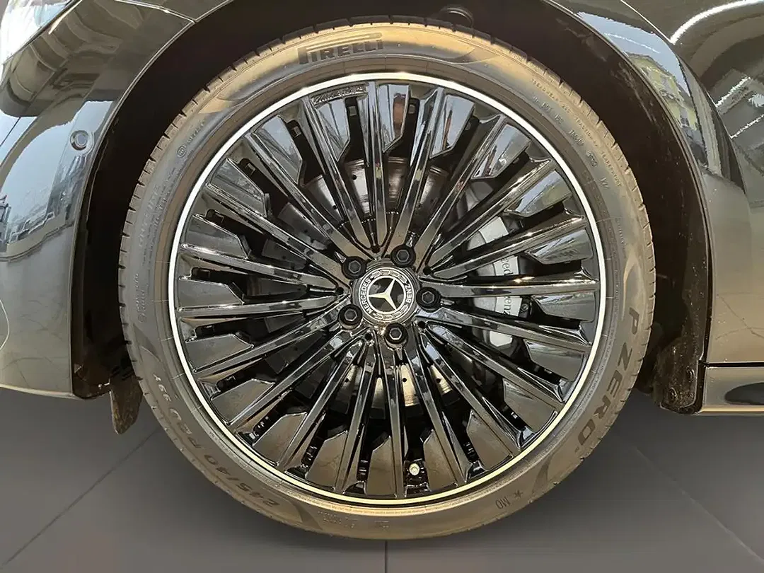 Mercedes-Benz E 220 AMG MBUX Burmester - Thumbnail 8