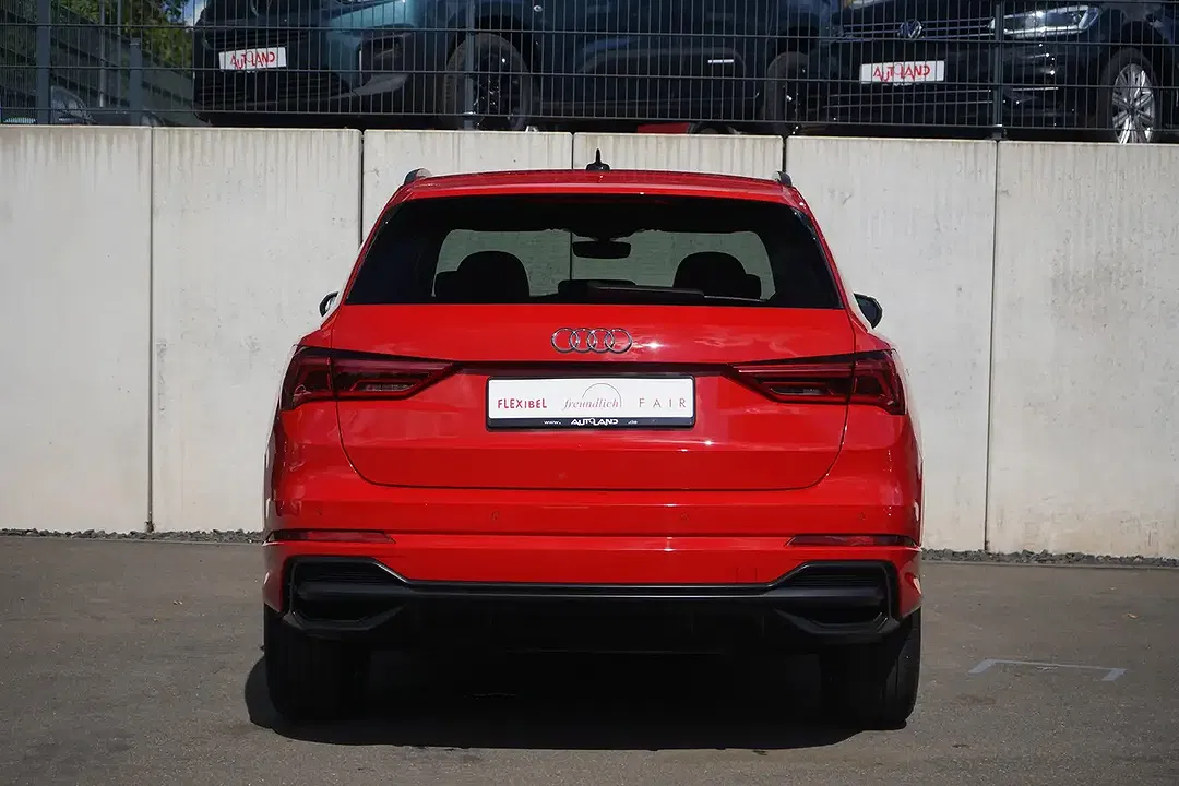 Audi Q3 35 1.5 TFSI S line - Thumbnail 3