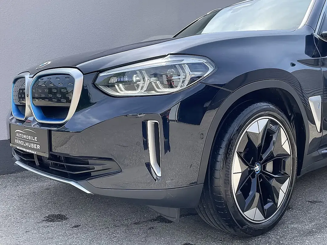 BMW iX3 Comfort - Thumbnail 3
