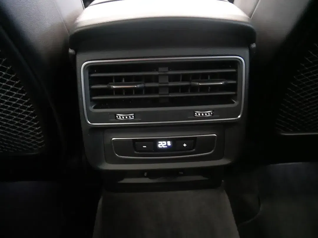 Audi Q8 55 TFSI e quattro - Thumbnail 13
