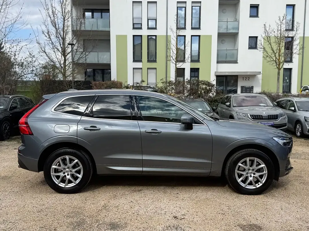Volvo XC60 Momentum Pro - Thumbnail 4
