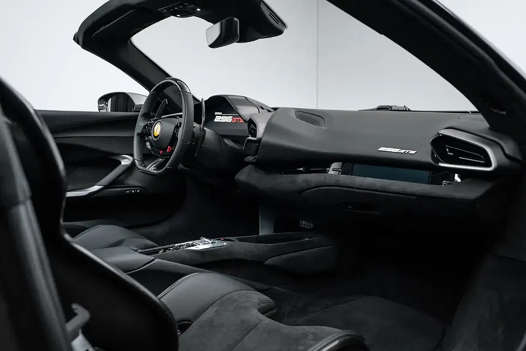 Ferrari 296 GTS Scuderia - Thumbnail 14