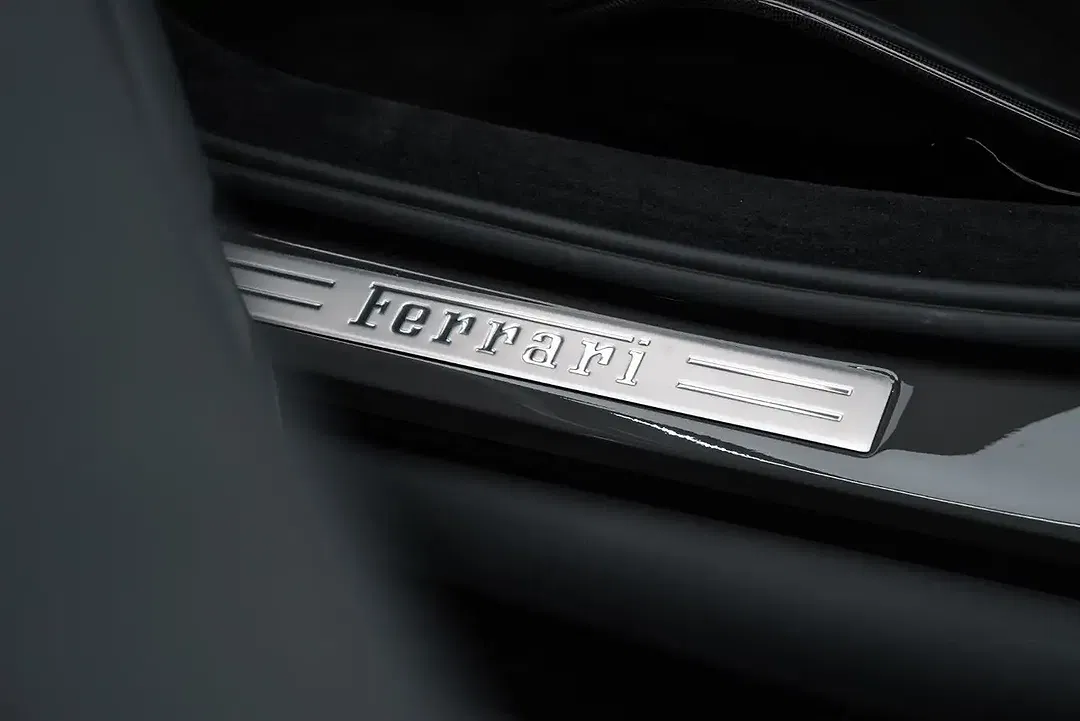 Ferrari 296 GTS Scuderia - Thumbnail 6