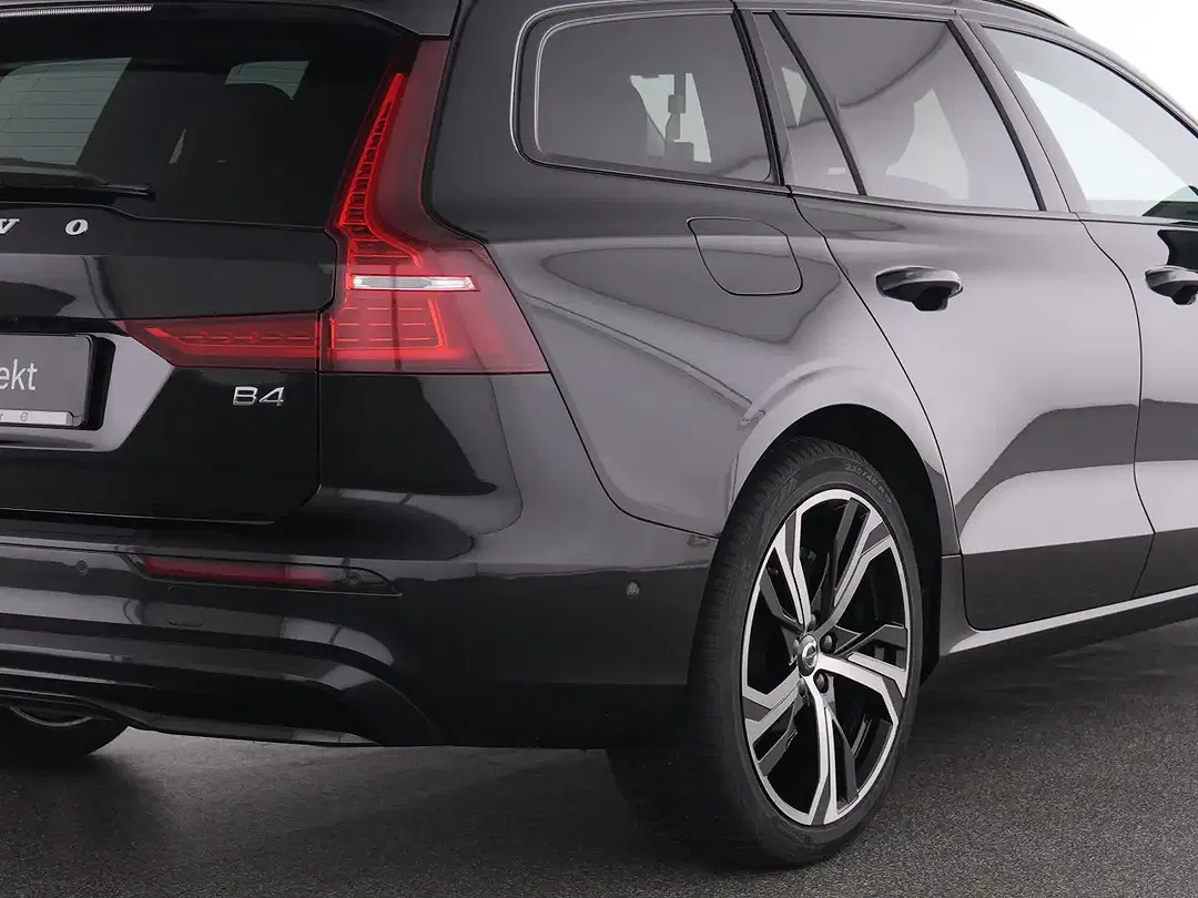 Volvo V60 B4 Plus Dark - Thumbnail 9