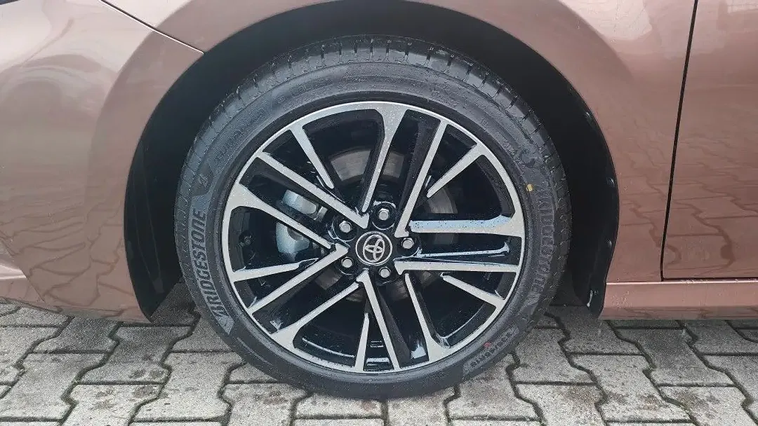 Toyota Camry Hybrid Prestige - Thumbnail 3