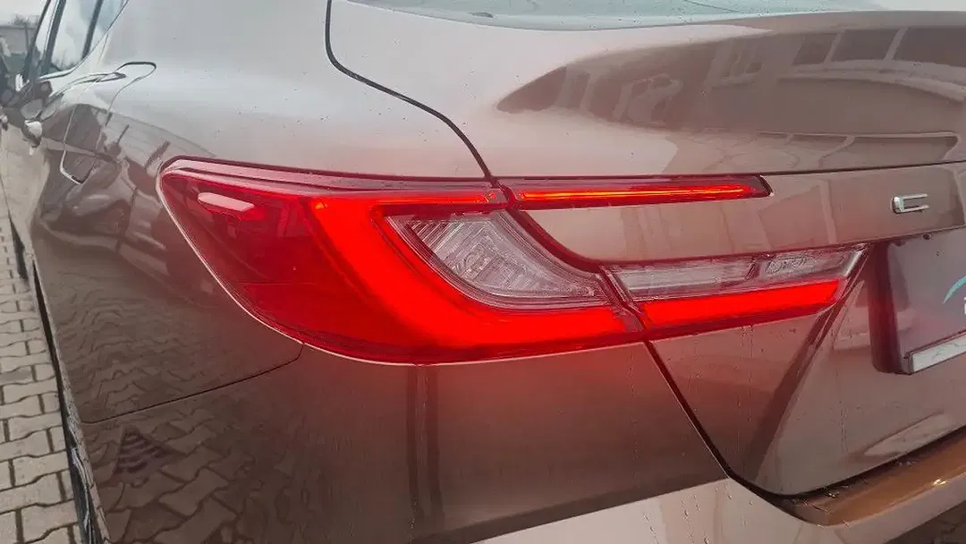 Toyota Camry Hybrid Prestige - Thumbnail 5