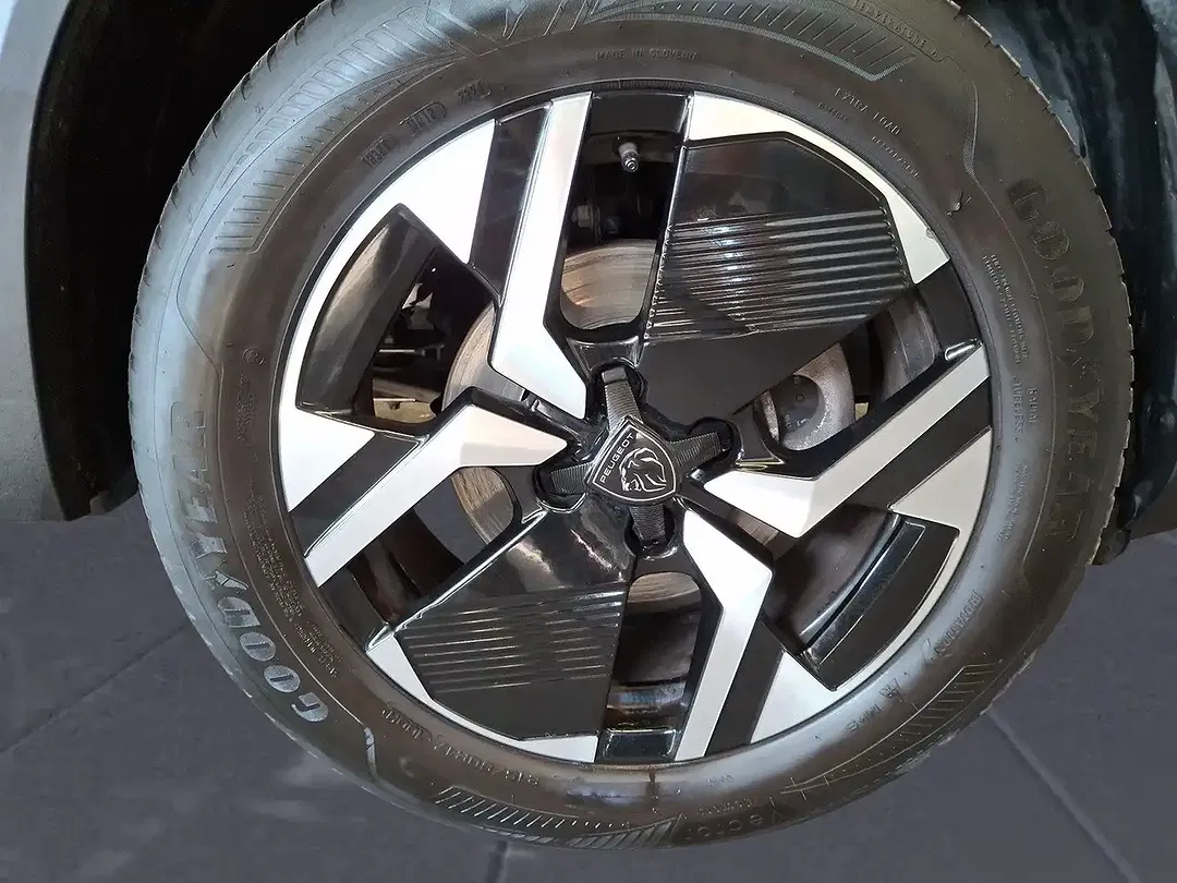 Peugeot 2008 130 PureTech EAT8 GT - Thumbnail 6