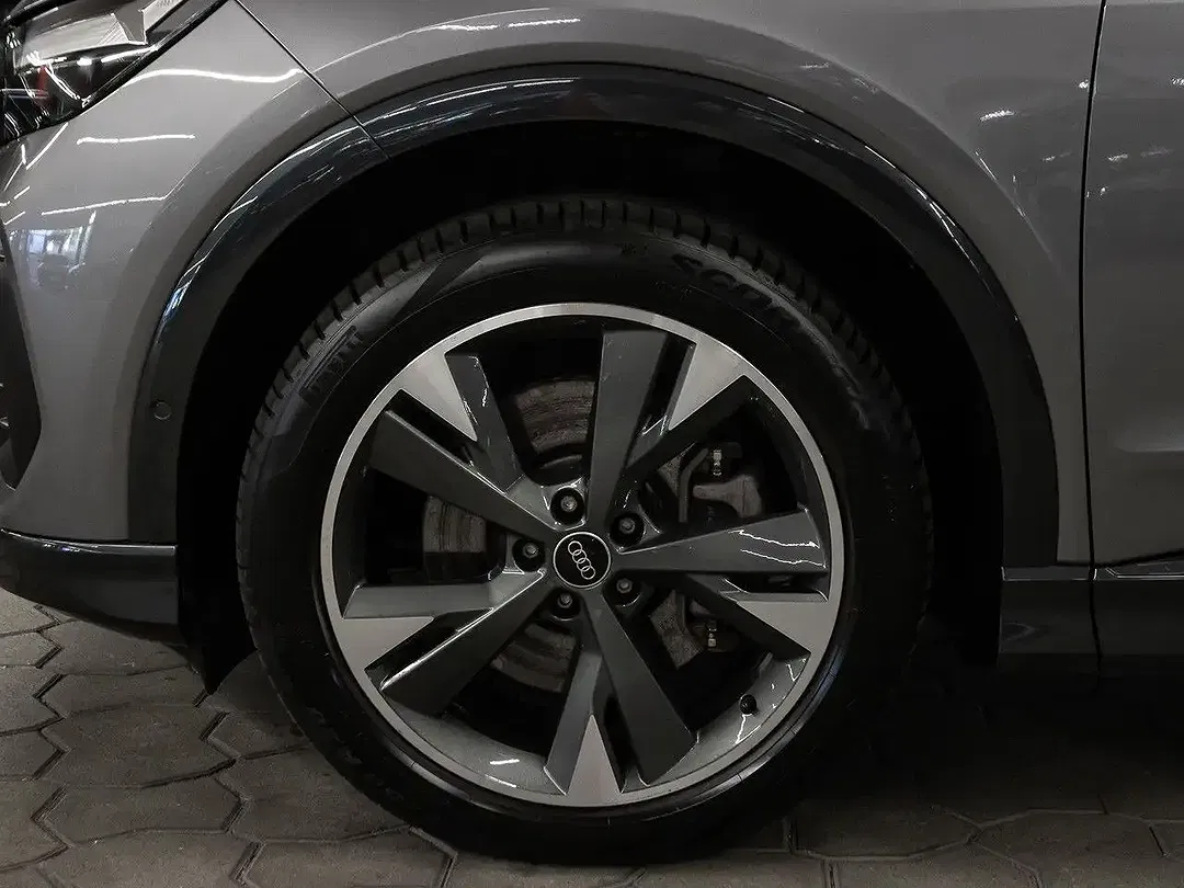 Audi Q4 e-tron 40 S line - Thumbnail 9