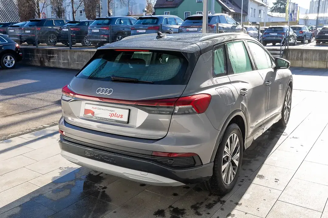 Audi Q4 e-tron 35 S line - Thumbnail 3