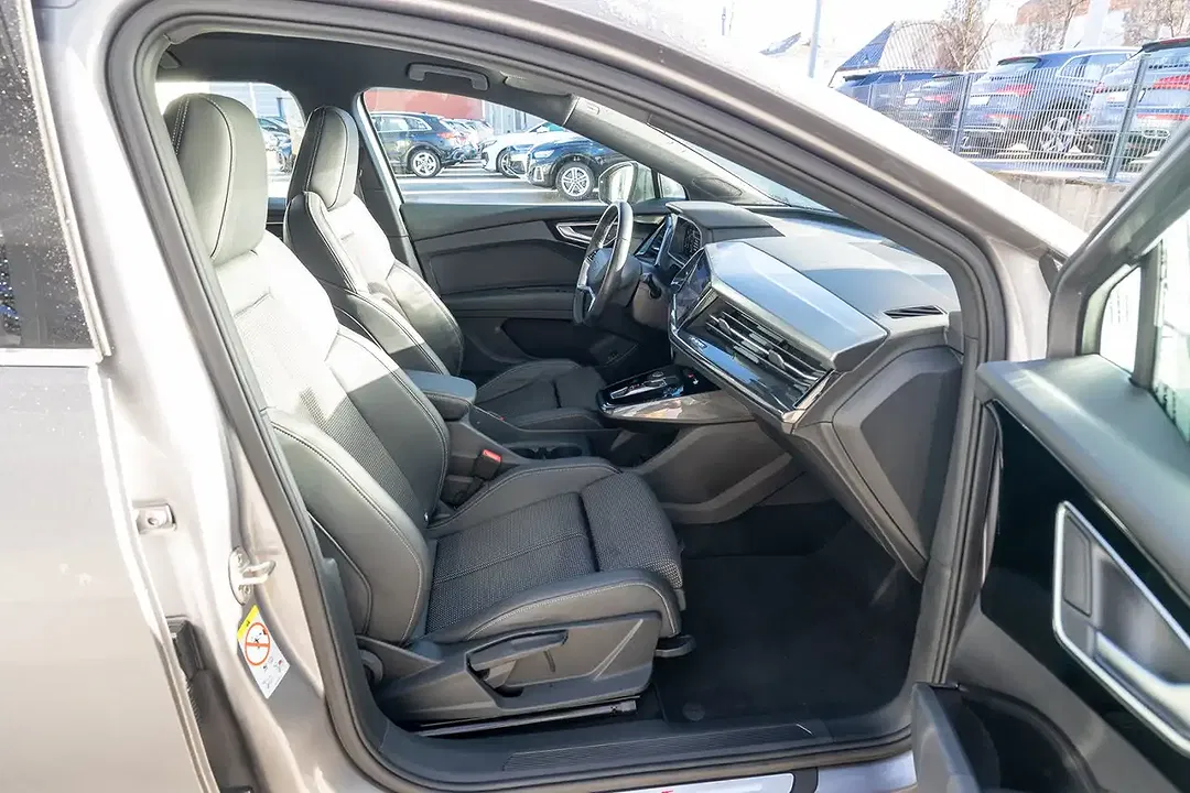 Audi Q4 e-tron 35 S line - Thumbnail 4