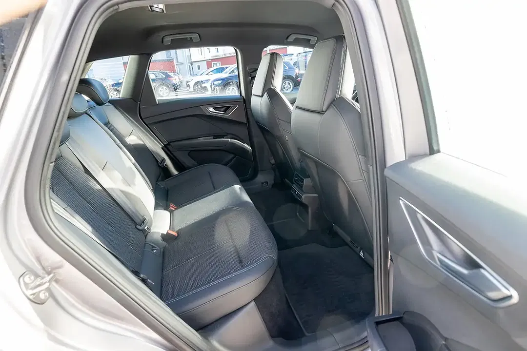 Audi Q4 e-tron 35 S line - Thumbnail 6