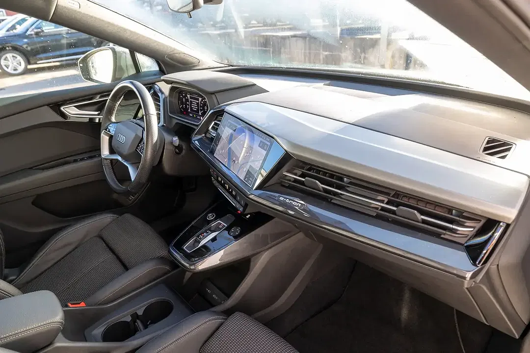 Audi Q4 e-tron 35 S line - Thumbnail 9