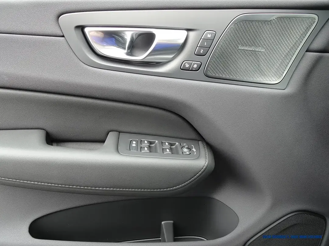 Volvo XC60 T6 AWD Plus Dark - Thumbnail 8