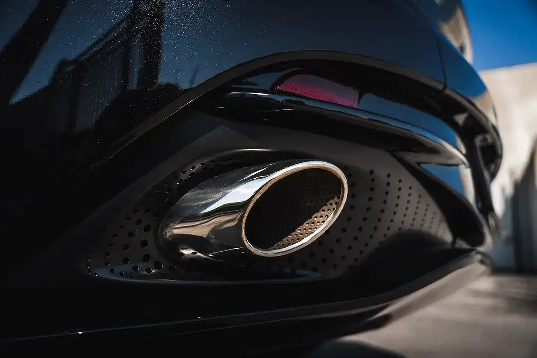 Aston Martin DB12 V8 - Thumbnail 12