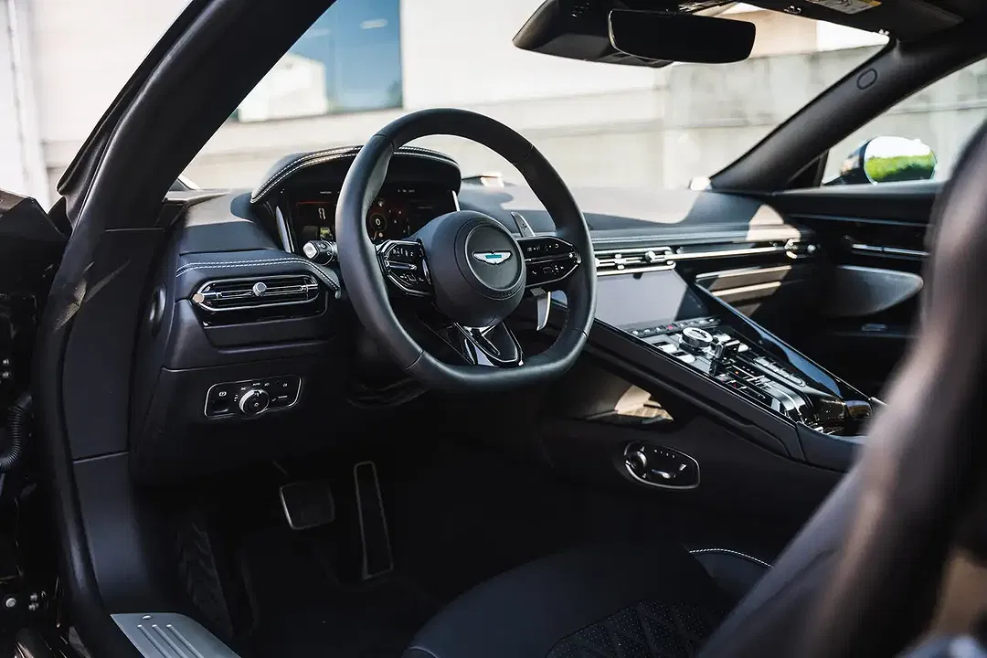 Aston Martin DB12 V8 - Thumbnail 13