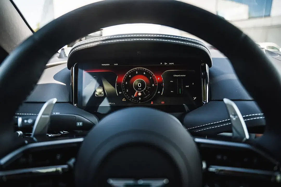 Aston Martin DB12 V8 - Thumbnail 14