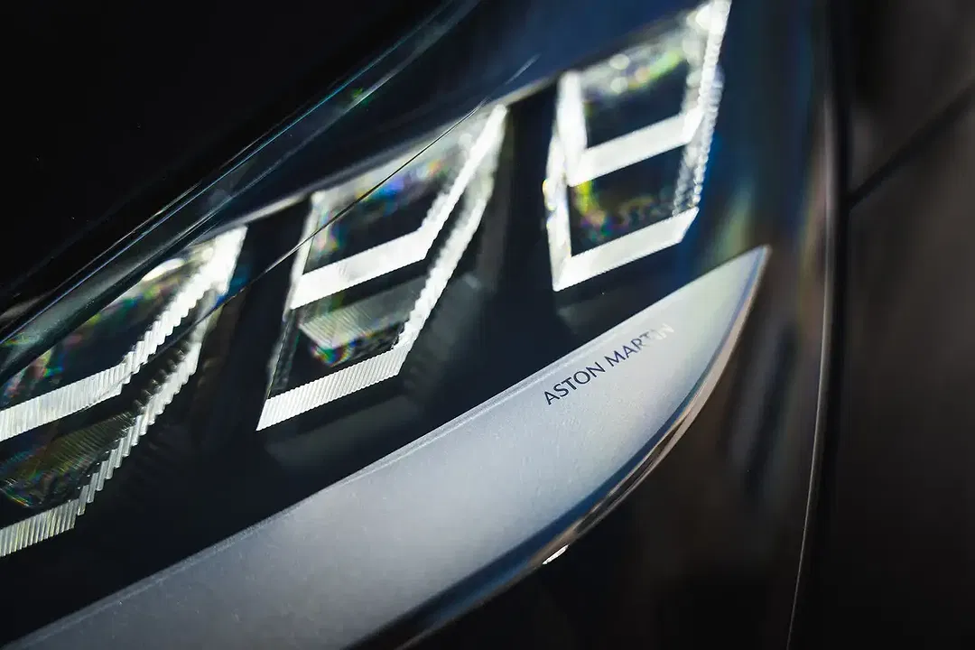 Aston Martin DB12 V8 - Thumbnail 6