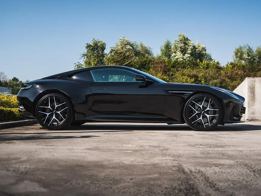 Aston Martin DB12 V8 - Thumbnail 8