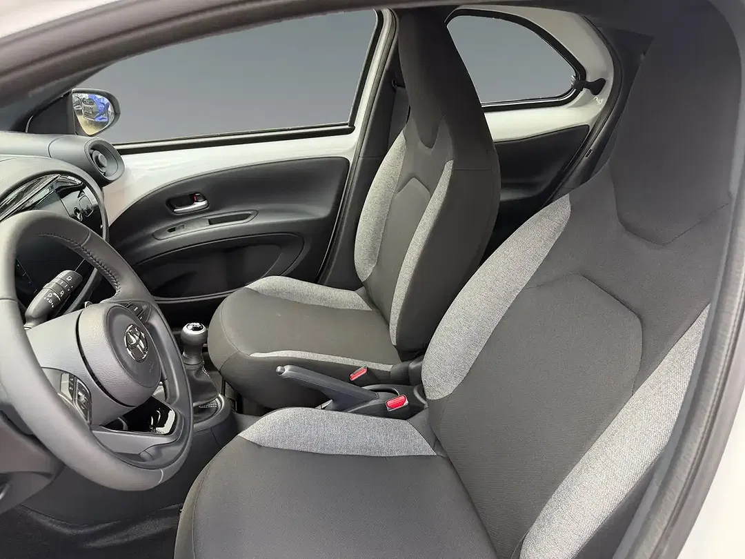 Toyota Aygo X Business Edition - Thumbnail 9