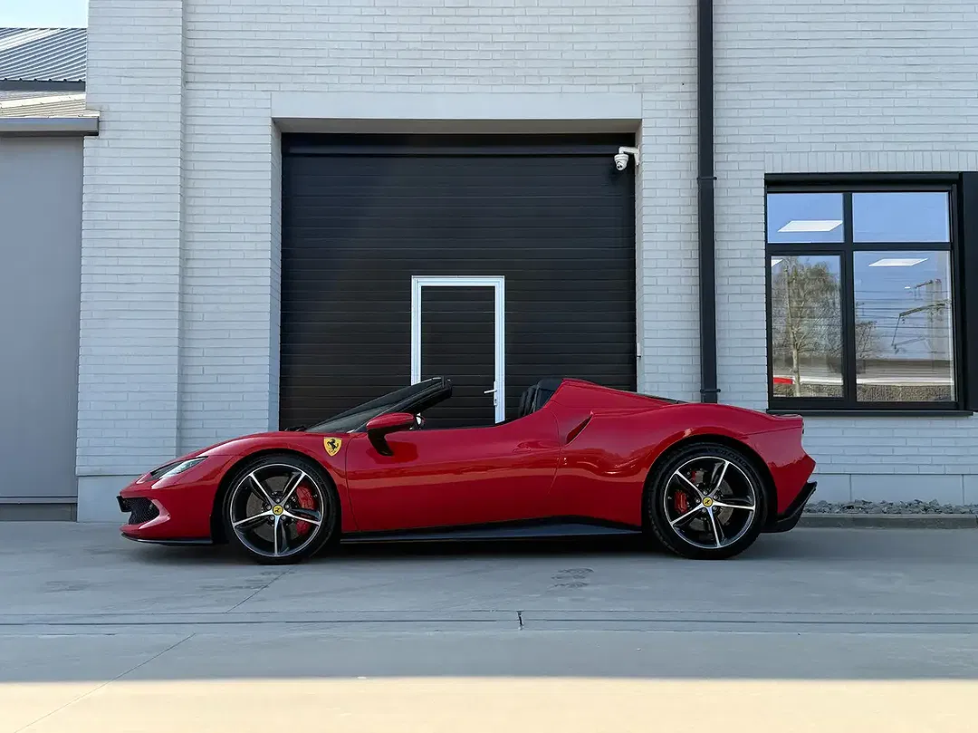 Ferrari 296 GTS - Thumbnail 8