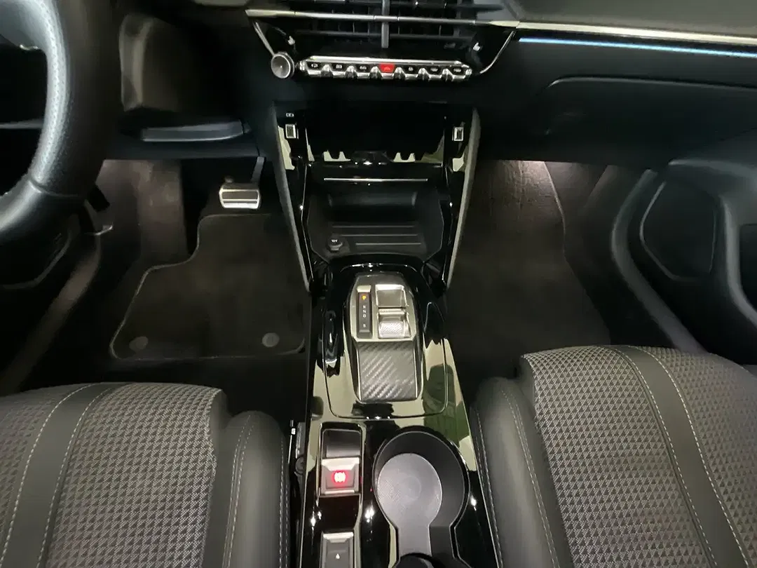 Peugeot 208 GT - foto 14