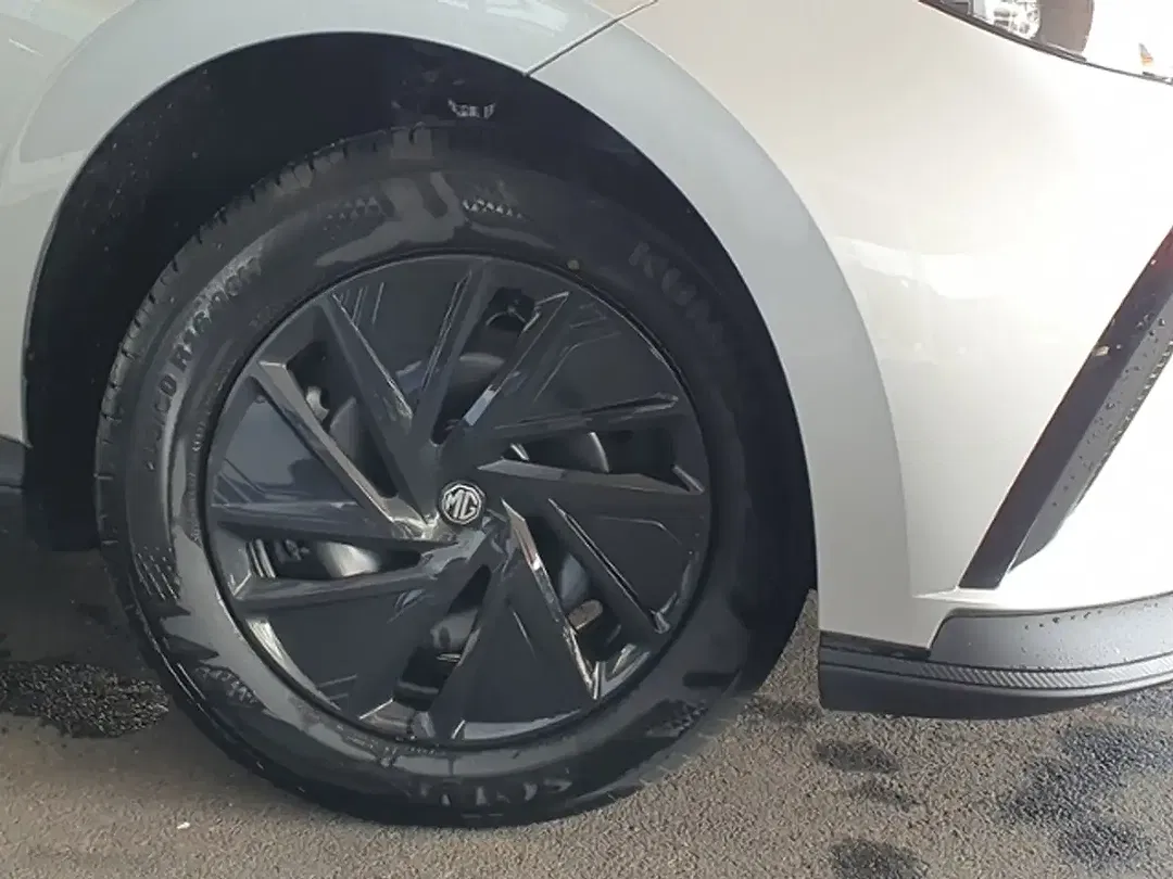 MG MG4 EV Standard - Thumbnail 11