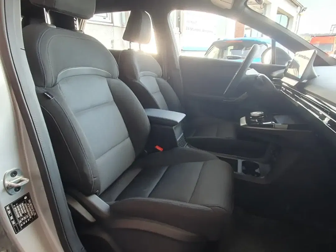 MG MG4 EV Standard - Thumbnail 3