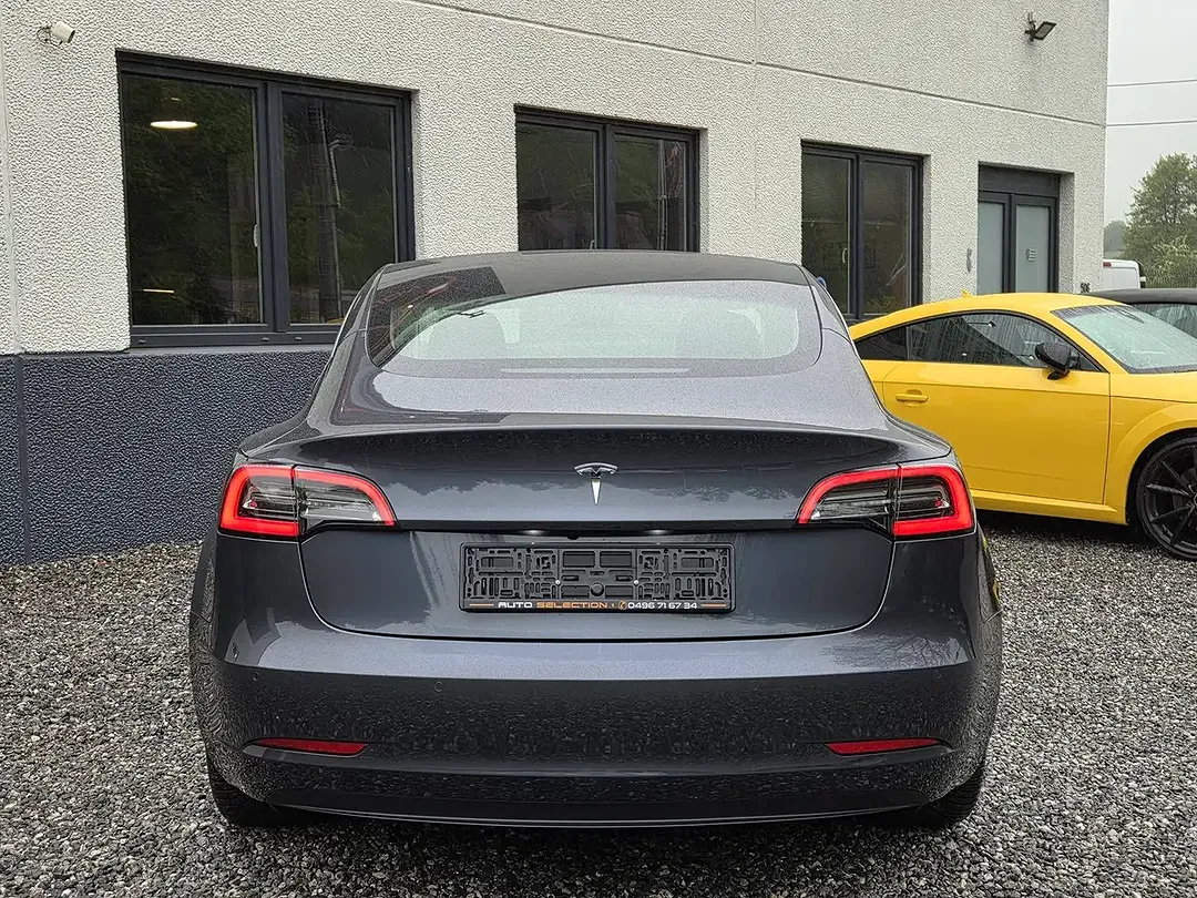 Tesla Model 3 Standard Range Plus - Thumbnail 3