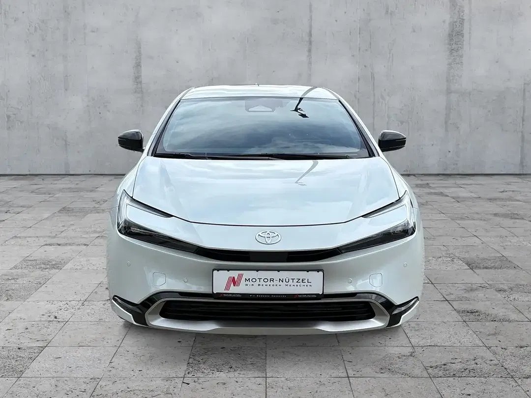 Toyota Prius Hybrid Executive - Thumbnail 3