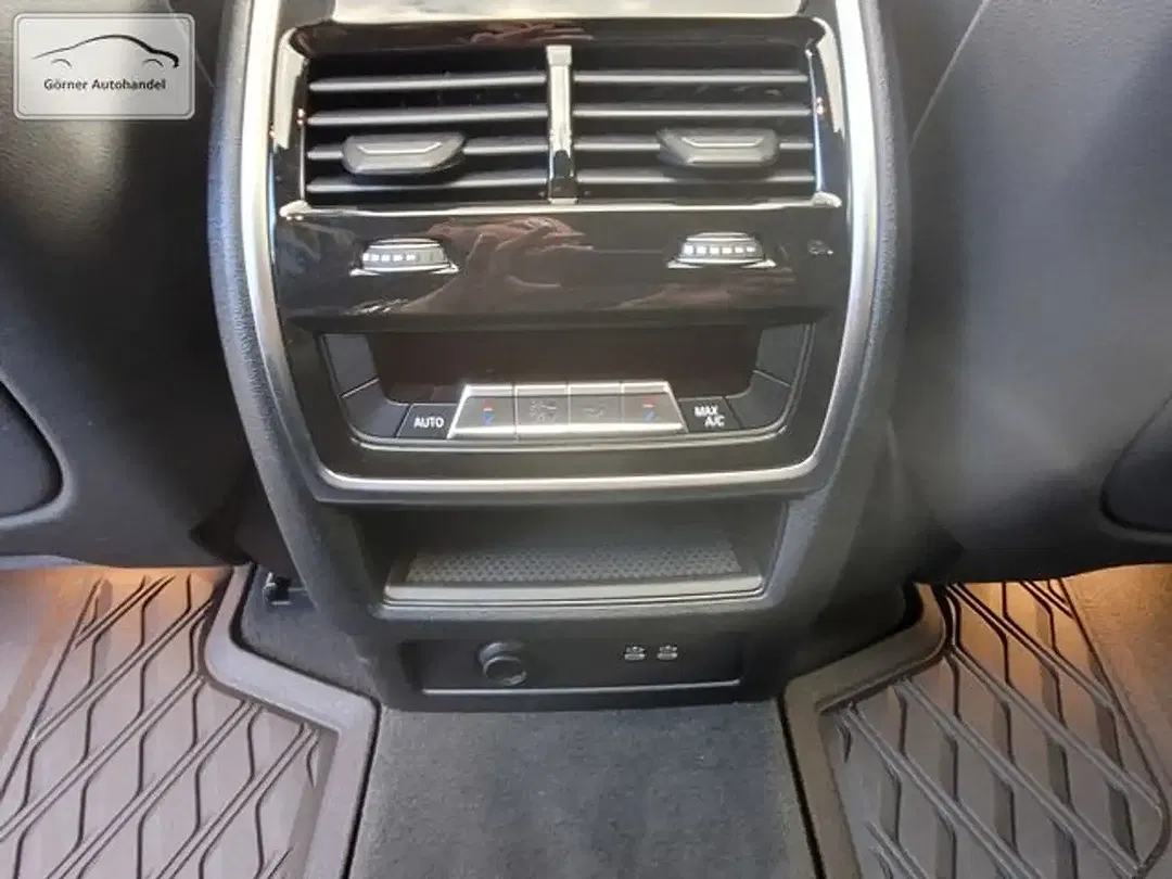 BMW X7 M xDrive M Sport Pro - Thumbnail 8