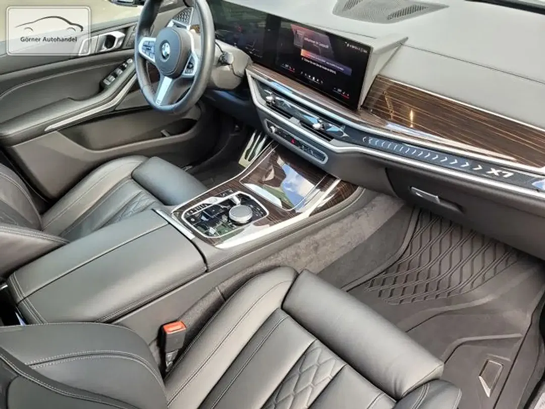 BMW X7 M xDrive M Sport Pro - Thumbnail 4