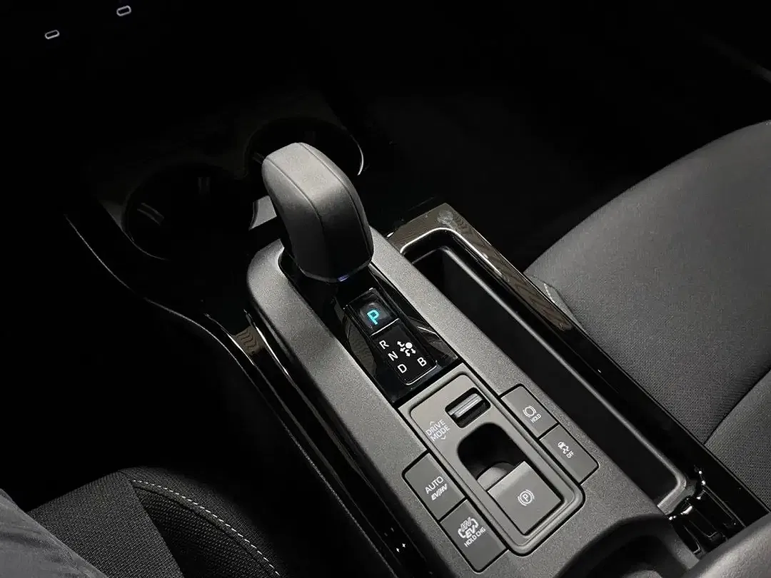 Toyota Prius PHEV Executive - Thumbnail 10