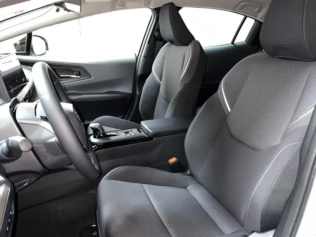 Toyota Prius PHEV Executive - Thumbnail 8