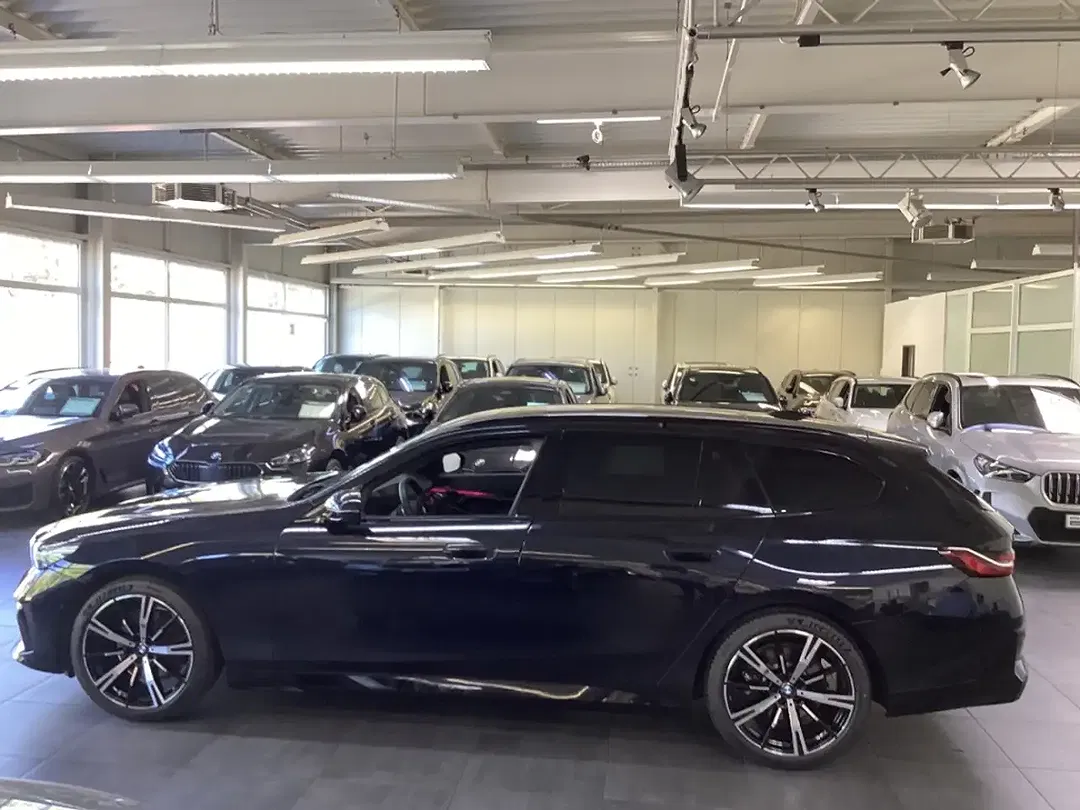 BMW 520 xDrive Touring M Sport - Thumbnail 2