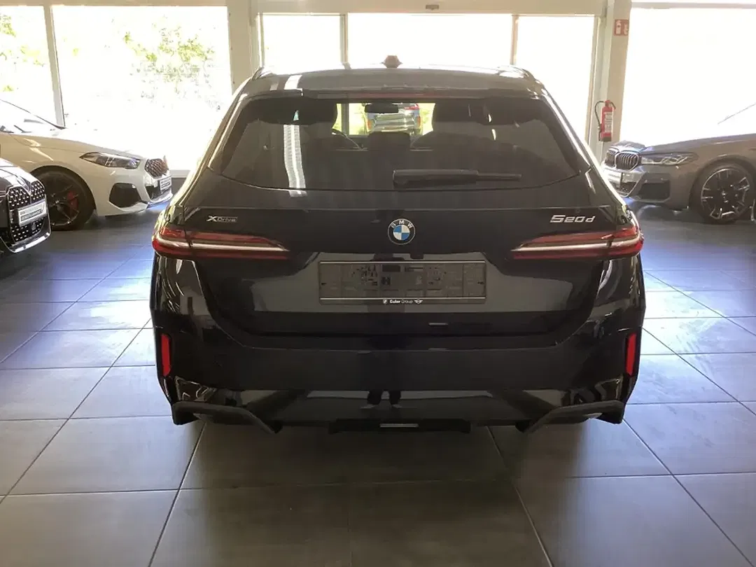 BMW 520 xDrive Touring M Sport - Thumbnail 4