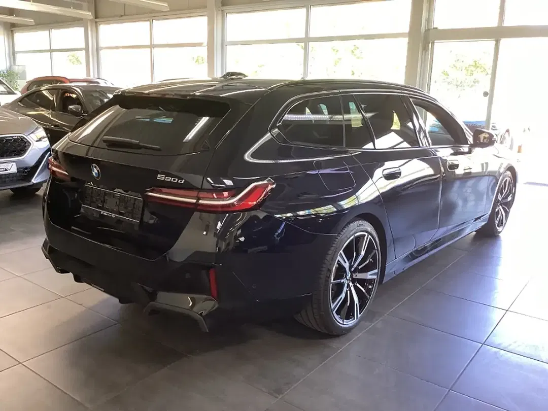 BMW 520 xDrive Touring M Sport - Thumbnail 5