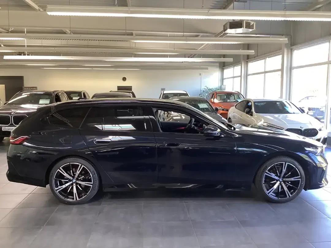 BMW 520 xDrive Touring M Sport - Thumbnail 6