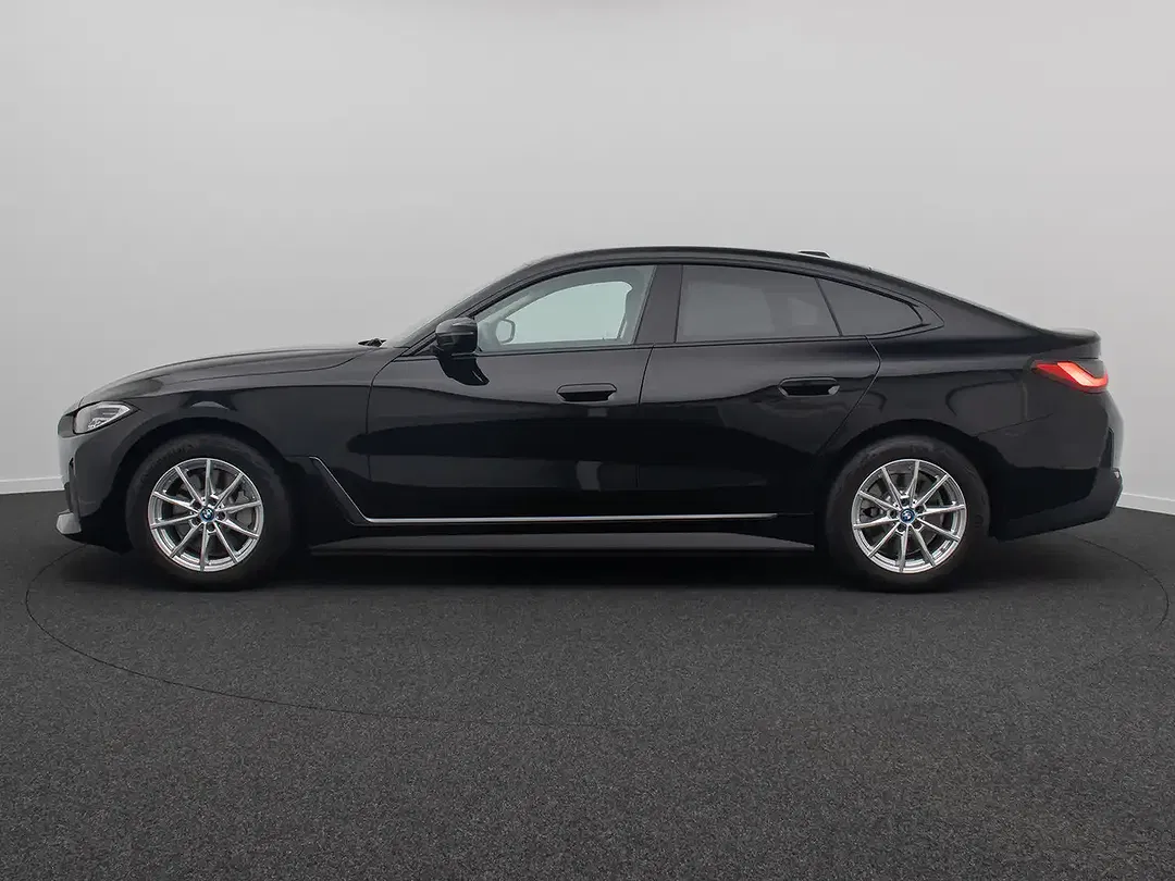 BMW i4 - Thumbnail 6
