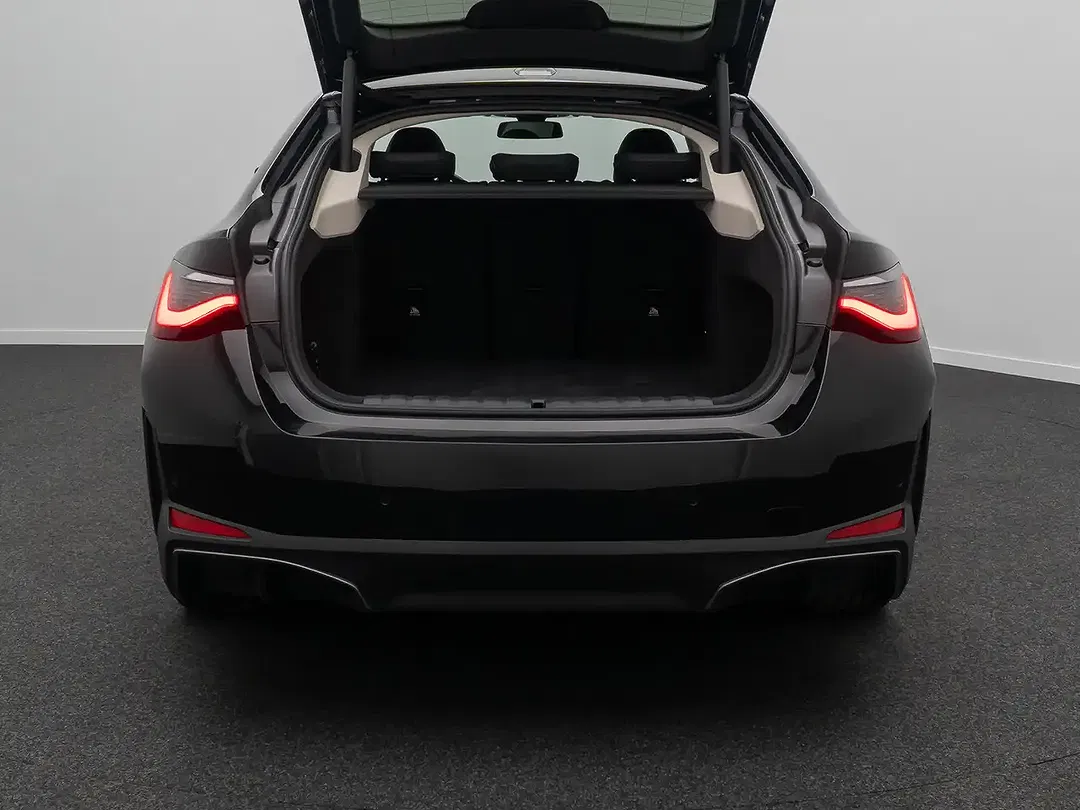 BMW i4 - Thumbnail 7