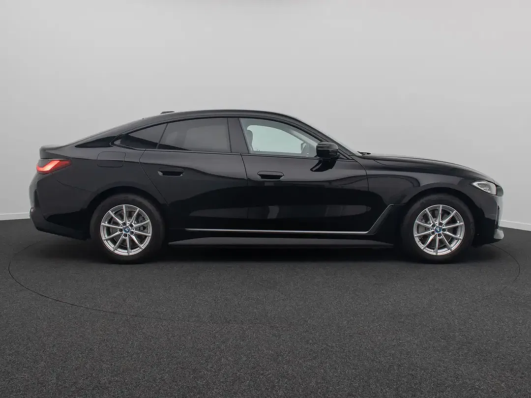 BMW i4 - Thumbnail 3